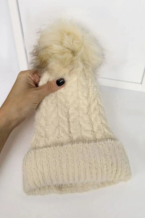 Дамска зимна шапка