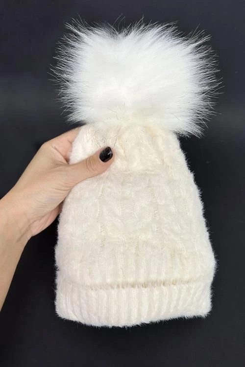 Дамска зимна шапка