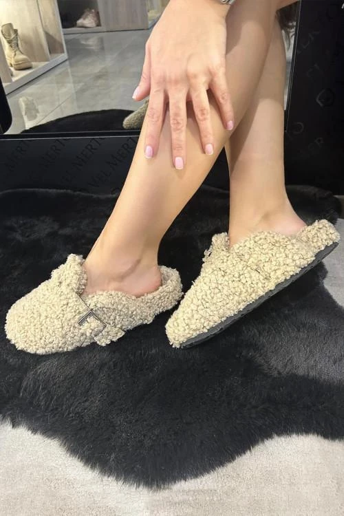 Ženske kućne papuče sa kopčom