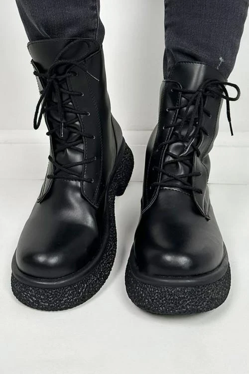 Дамски боти с връзки