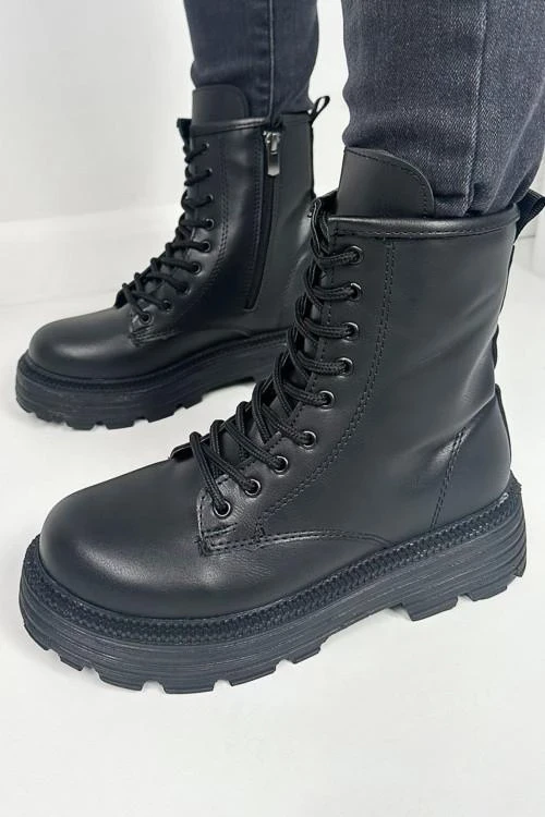 Дамски боти с връзки