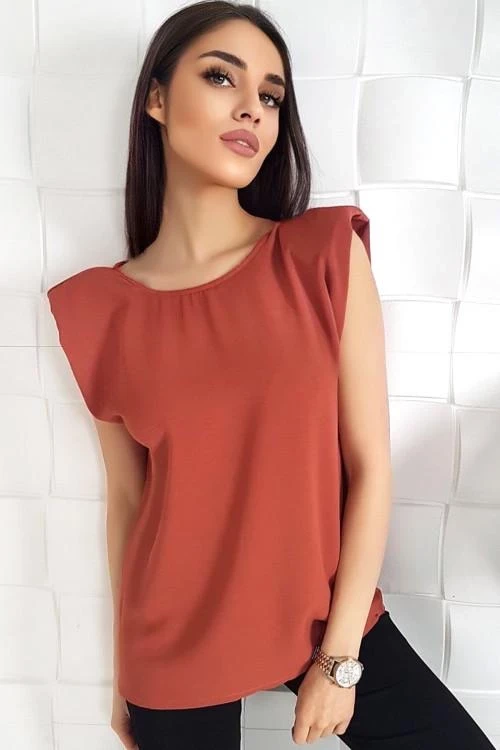 Дамски топ с ефектен гръб