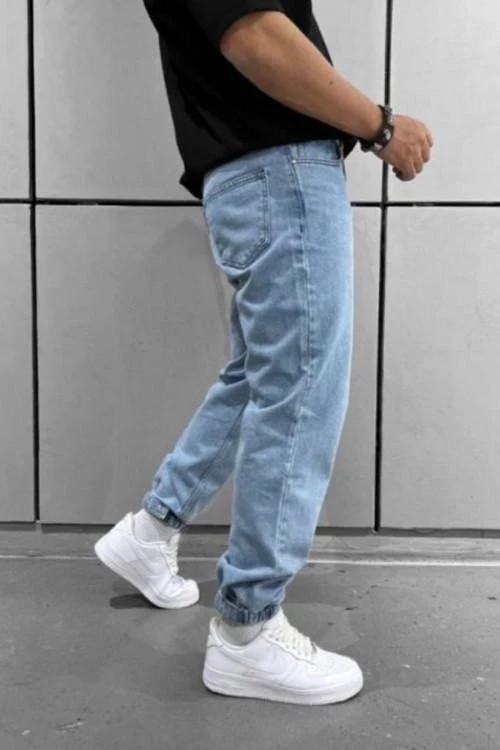 Men's jeans with a clean design