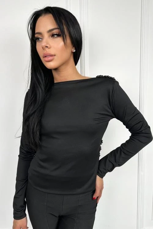 Women's blouse with long sleeves and pearls