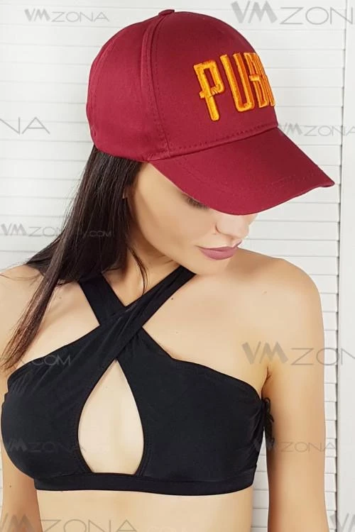 Дамска шапка с козирка и надпис