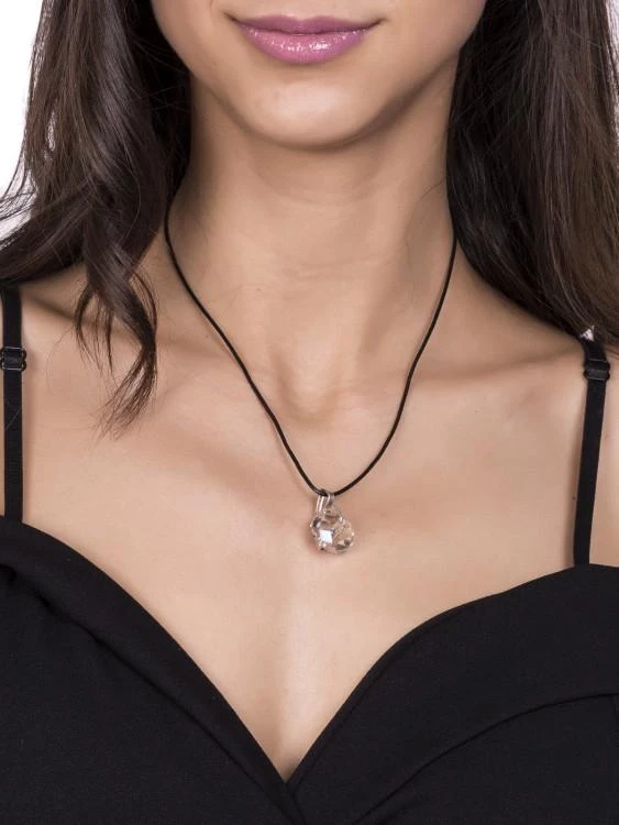 колие с камъни swarovski