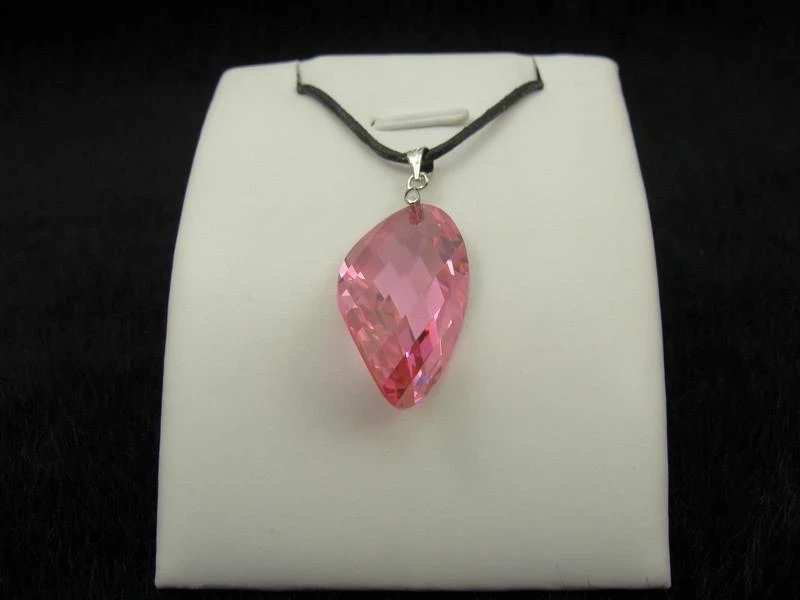 колие с камъни swarovski