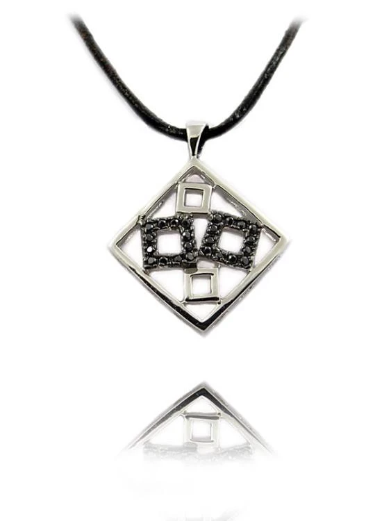 сребърно колие