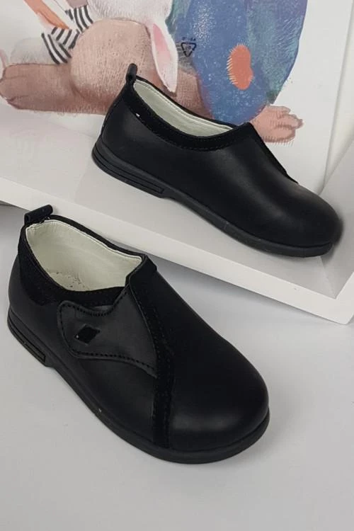 Детски обувки от 22 до 25 номер изработени от естествена кожа