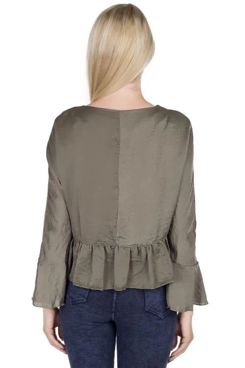 Дамска екстравагантна блуза с воланести елементи