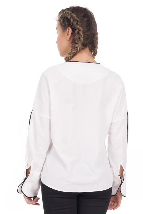 Дамска блуза с кантове