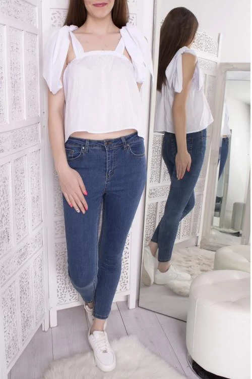 Дамски топ със скъсена дължина