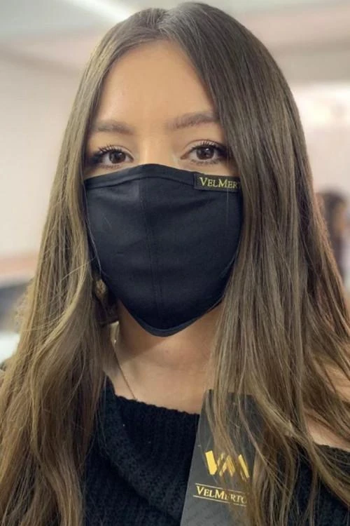 Дизайнерски аксесоар с вътрешен джоб, предназначен за филтър, или марля.Изработена е от висококачествен орга