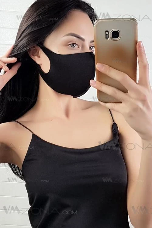 Дизайнерски унисекс аксесоар, изработен от висококачествен непромокаем материал.