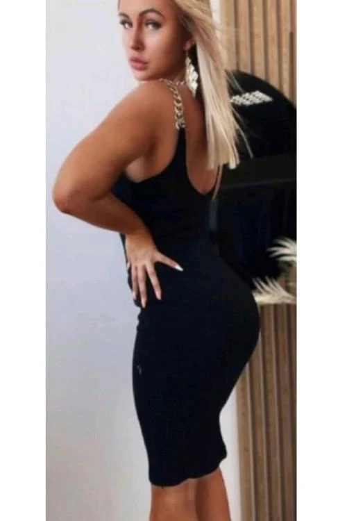 Дамска рокля с кройка по тялото