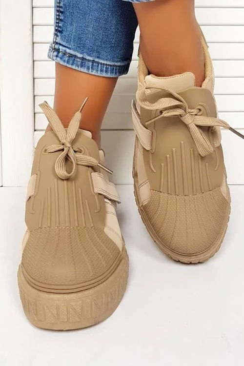 Tenisi dama cu sireturi