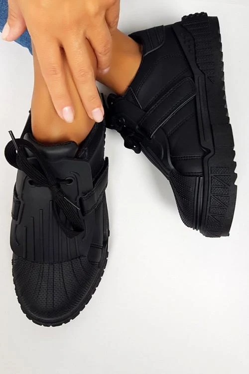 Tenisi dama cu sireturi