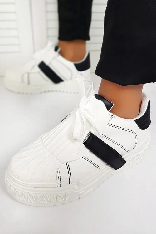 Tenisi dama cu sireturi