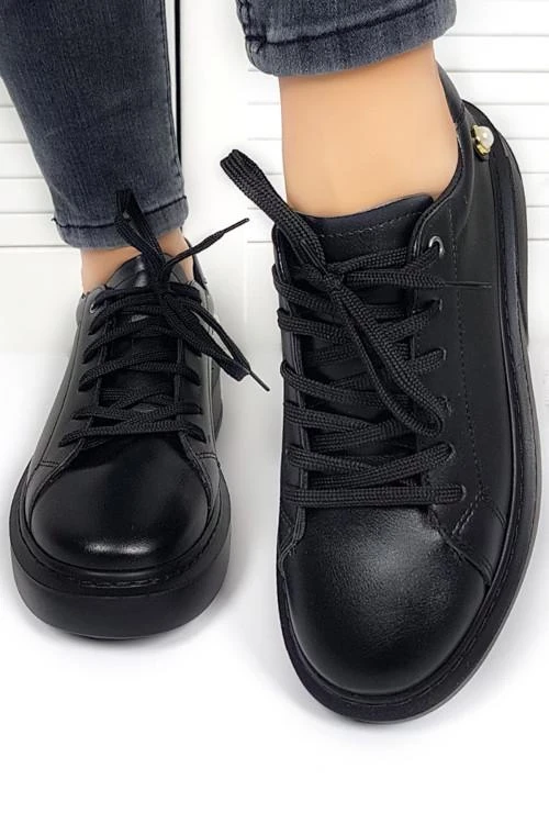 Tenisi dama cu sireturi