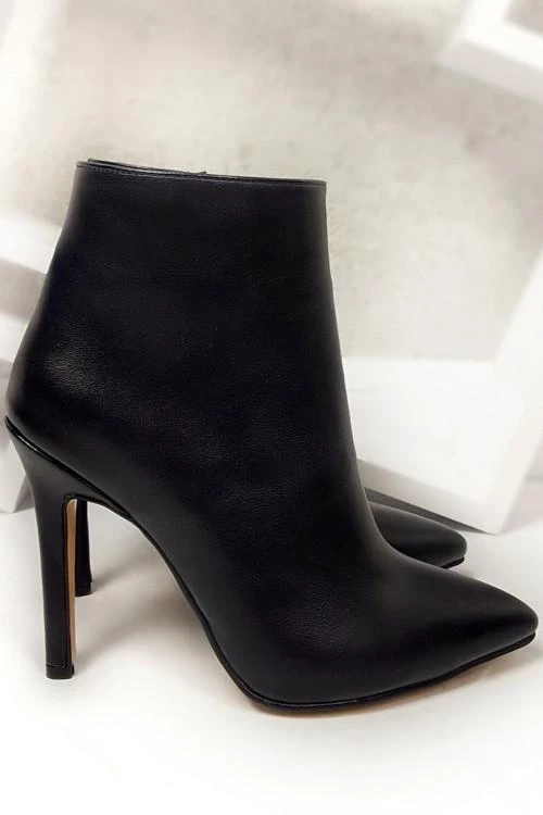 Дамски боти с ток