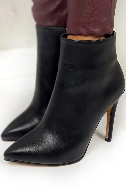 Дамски боти с ток