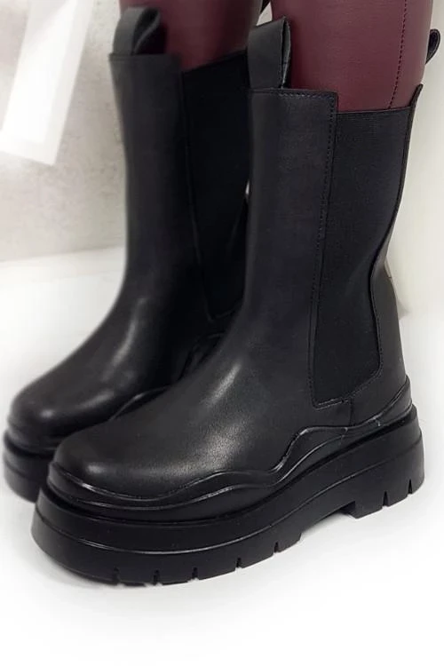 Дамски боти с дебела подметка