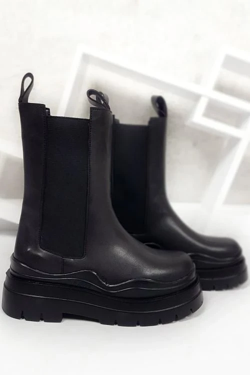 Дамски боти с дебела подметка