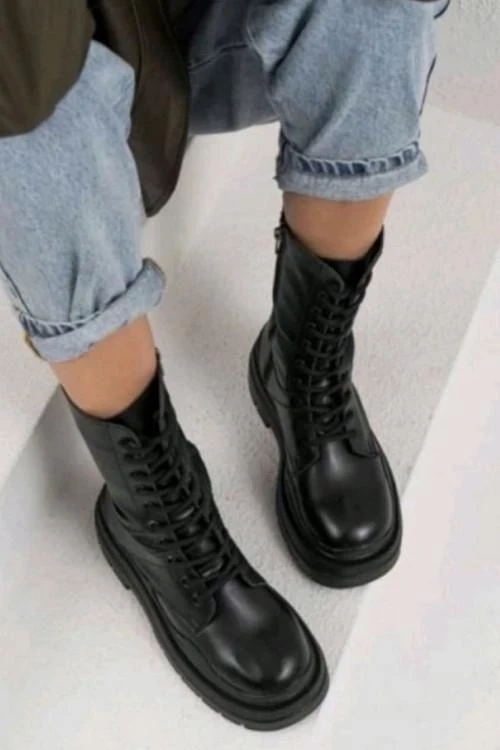 Дамски боти с връзки