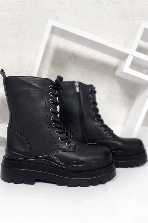 Дамски боти с връзки