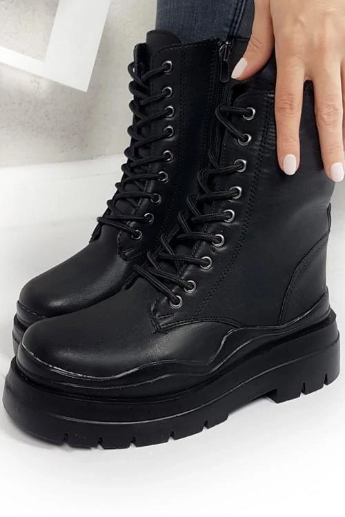 Дамски боти с връзки