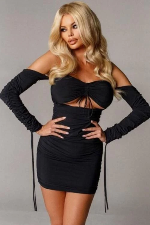 Дамска рокля с ефектен дизайн