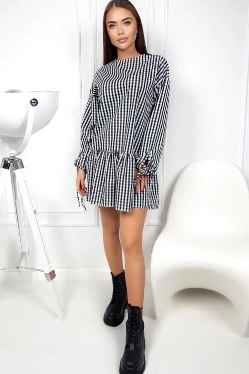 Дамска рокля с дълъг ръкав