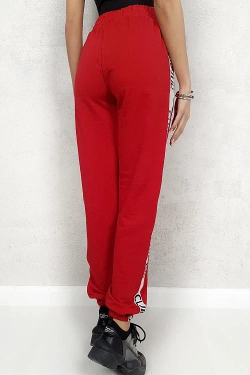 Ženski sportski donji deo sa natpisom