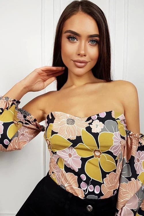 Дамска блуза с голи рамене