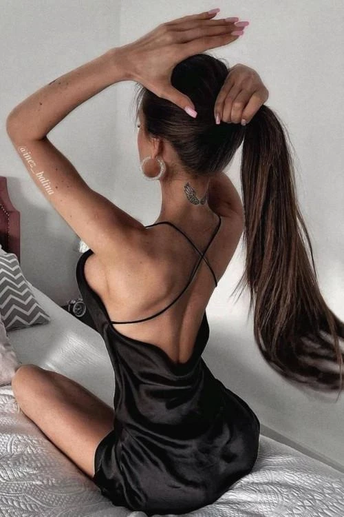 Krátké dámské šaty