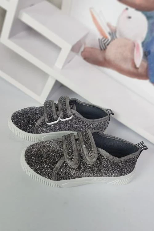 Tenisky, tenisky a gumáky