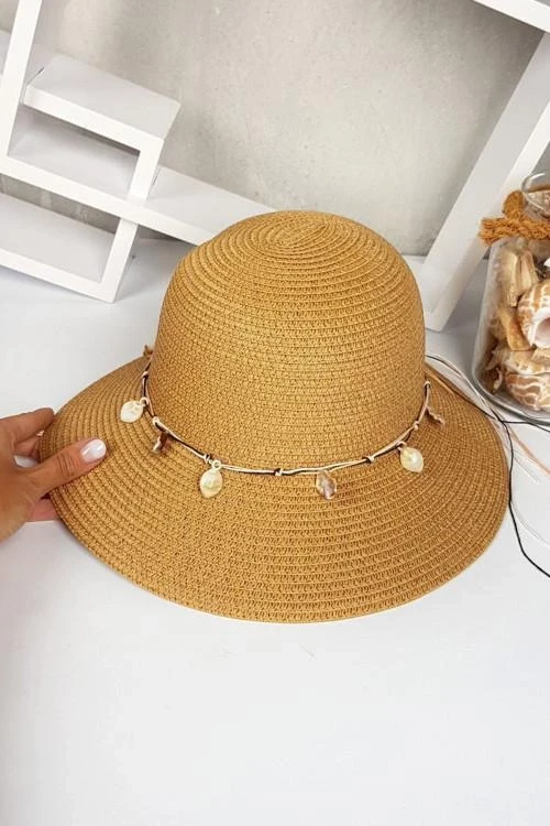 Дамска лятна шапка