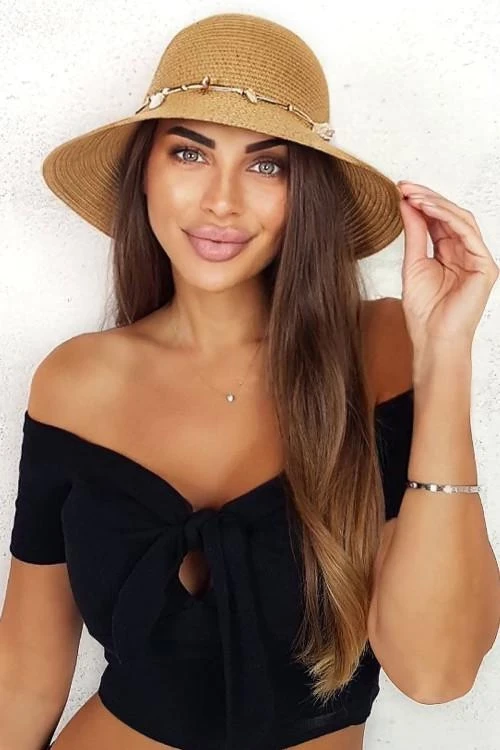 Дамска лятна шапка