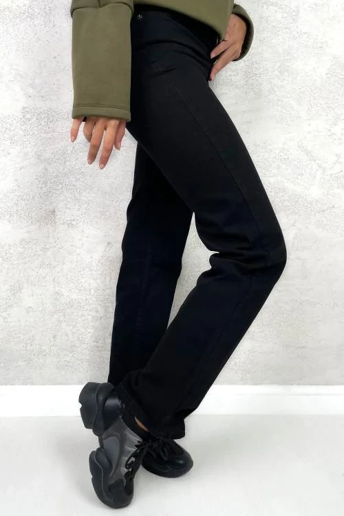 Дамски дънки с изчистен дизайн