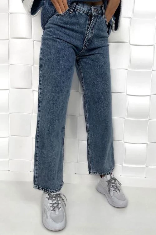 Dámske džínsy s jednoduchým dizajnom