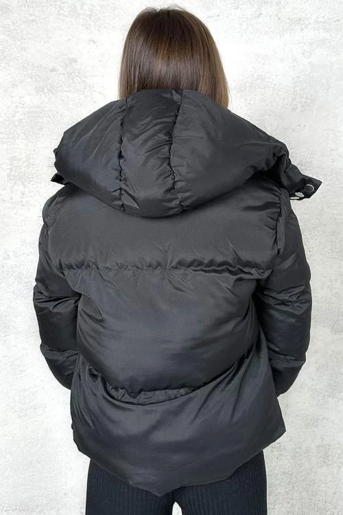Dámská krátká bunda s kapucí
