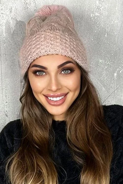 Зимна шапка с помпон