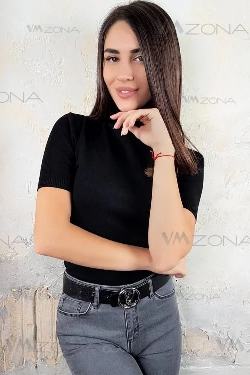 Rövid ujjú női blúz magas nyakú